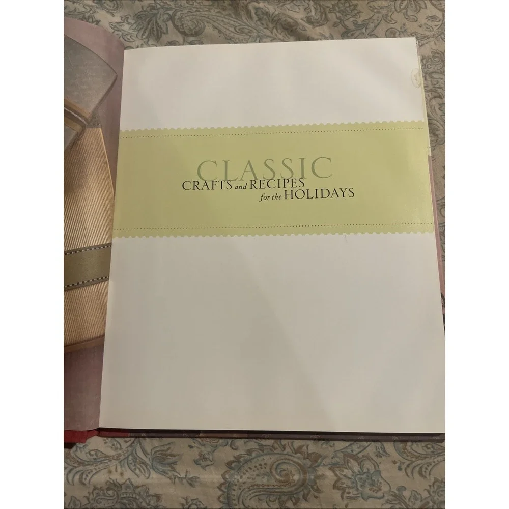 Martha‎ Stewart Classic Crafts and Recipes for the Holidays, Hardcover, 2001